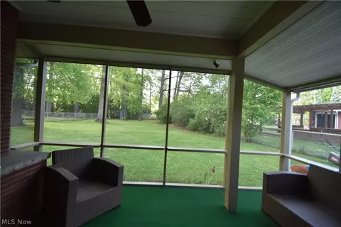 Exterior - 40 Gillian Ln, Youngstown, OH 44511 photo 5 of 12