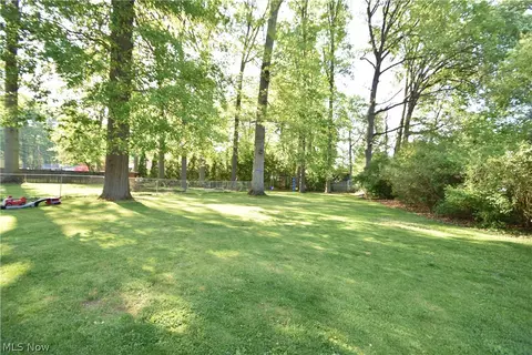 Exterior - 40 Gillian Ln, Youngstown, OH 44511 photo 6 of 12