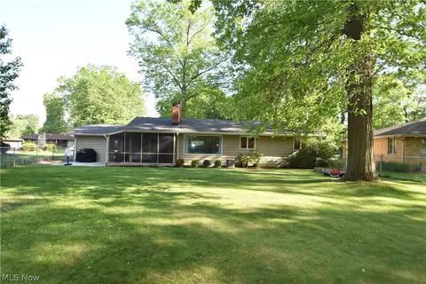 Exterior - 40 Gillian Ln, Youngstown, OH 44511 photo 7 of 12
