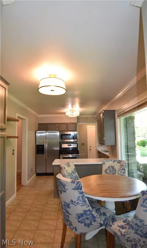 Kitchen - 40 Gillian Ln, Youngstown, OH 44511 photo 1 of 3