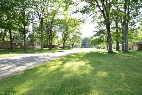 Exterior - 40 Gillian Ln, Youngstown, OH 44511 photo 12 of 12