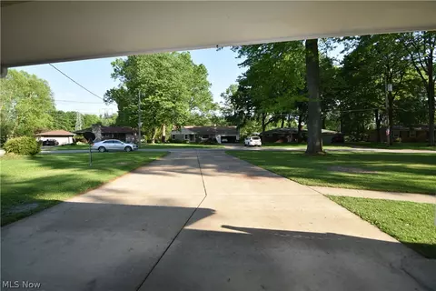 Exterior - 40 Gillian Ln, Youngstown, OH 44511 photo 9 of 12