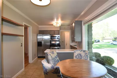 Kitchen - 40 Gillian Ln, Youngstown, OH 44511 photo 2 of 3