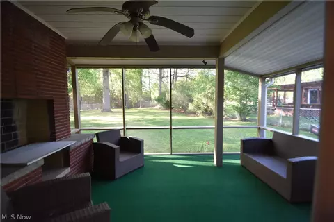 Exterior - 40 Gillian Ln, Youngstown, OH 44511 photo 2 of 12