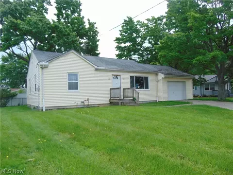 675 E 305th St, Willowick, OH 44095