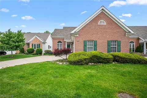 500 Glen Hollow Cir, Aurora, OH 44202
