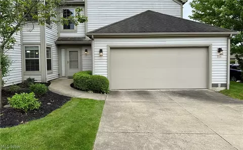 156 Spinnaker Dr, Columbiana, OH 44408