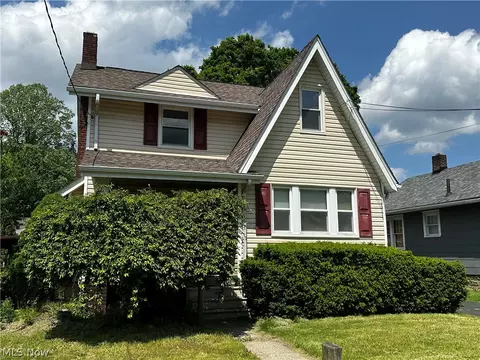 513 W Waterloo Rd, Akron, OH 44314