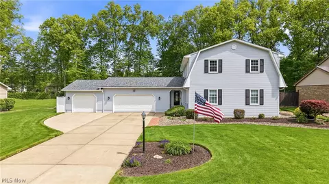 8965 Altura Dr NE, Warren, OH 44484
