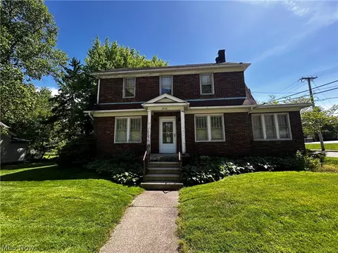 1918 Greensburg Rd, North Canton, OH 44720
