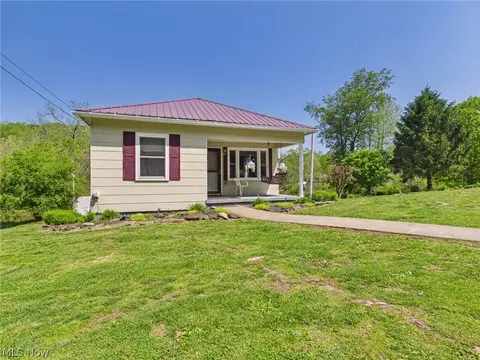 44 Glendale Rd, Cairo, WV 26337