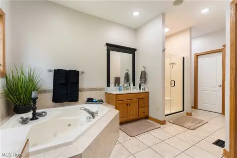 Bath - 4101 Cove Cir NW, Canton, OH 44708 photo 3 of 4