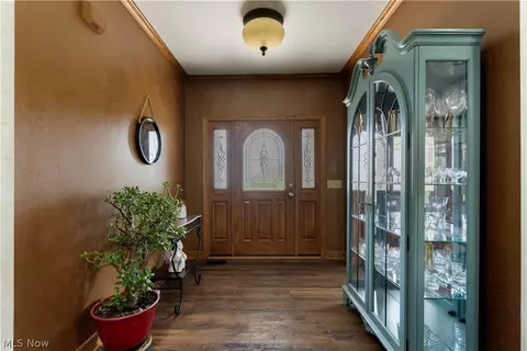 Entry Way - 4101 Cove Cir NW, Canton, OH 44708 photo 1 of 2