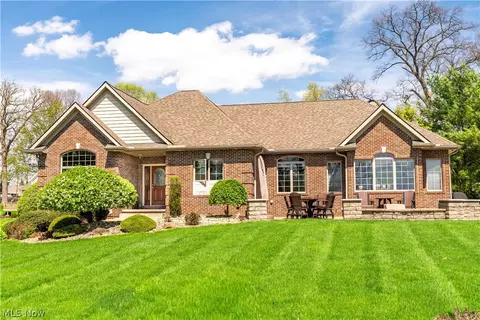 Exterior - 4101 Cove Cir NW, Canton, OH 44708 photo 3 of 9