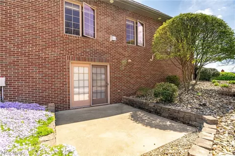 Exterior - 4101 Cove Cir NW, Canton, OH 44708 photo 7 of 9