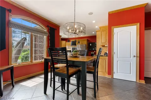 Dining - 4101 Cove Cir NW, Canton, OH 44708 photo 3 of 3