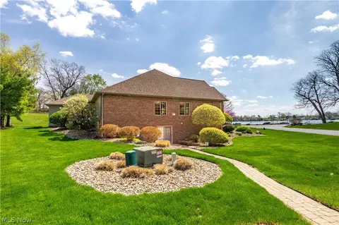 Exterior - 4101 Cove Cir NW, Canton, OH 44708 photo 6 of 9