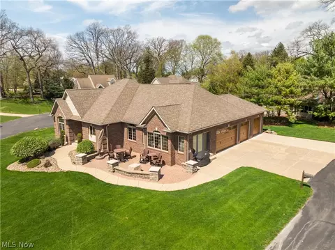 Exterior - 4101 Cove Cir NW, Canton, OH 44708 photo 8 of 9