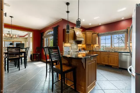 Kitchen - 4101 Cove Cir NW, Canton, OH 44708 photo 3 of 6