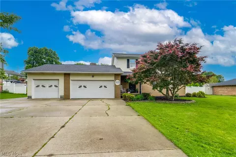 2635 Daffodil St NE, Canton, OH 44705