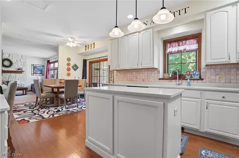 Kitchen - 6394 Meadowbrook Dr, Mentor, OH 44060 photo 4 of 5