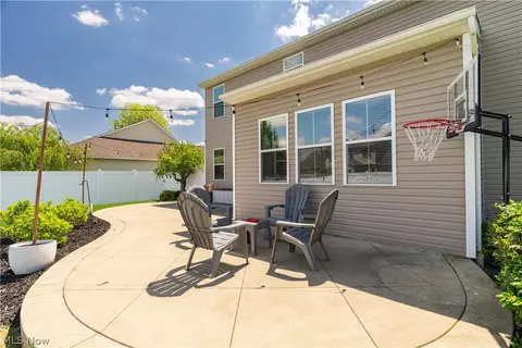 Exterior - 6819 Shiloh St NW, Canton, OH 44708 photo 2 of 9