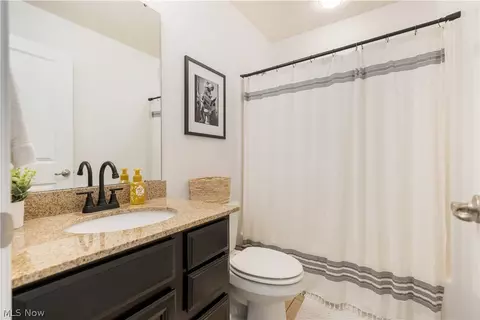 Bath - 6819 Shiloh St NW, Canton, OH 44708 photo 4 of 5