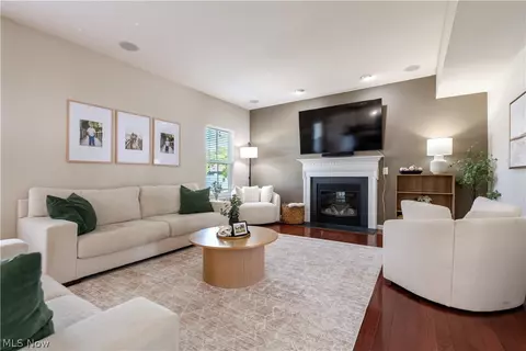 Living - 6819 Shiloh St NW, Canton, OH 44708 photo 2 of 3
