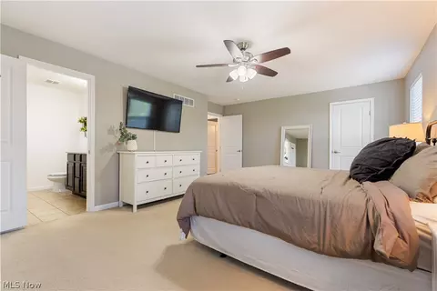 Bedroom - 6819 Shiloh St NW, Canton, OH 44708 photo 4 of 9