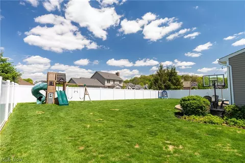 Exterior - 6819 Shiloh St NW, Canton, OH 44708 photo 6 of 9