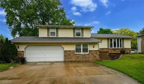 5323 Francesca St NE, Louisville, OH 44641