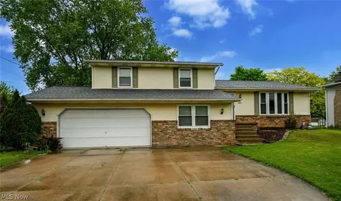 5323 Francesca St NE, Louisville, OH 44641
