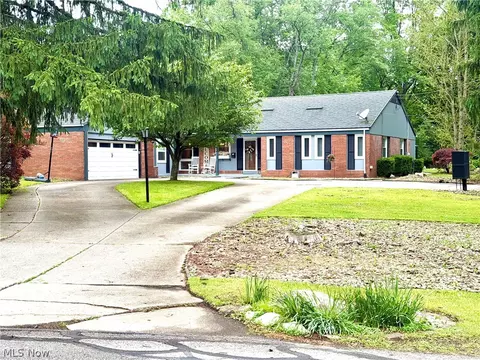 568 Northlawn Dr, Youngstown, OH 44505