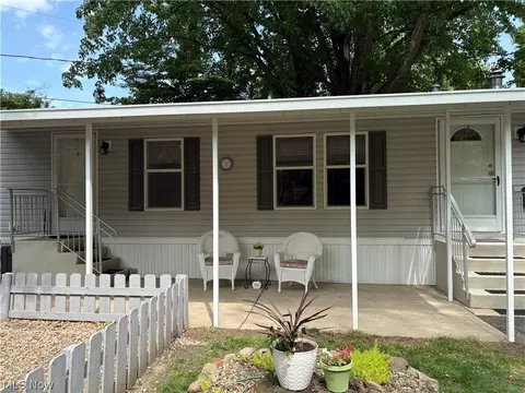 195 Spruce Ln, Mentor, OH 44060