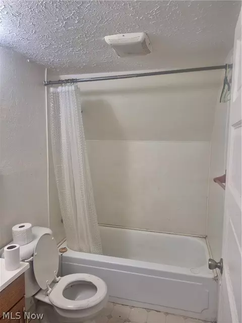 Bath - 1306 Madison Ave, Lorain, OH 44053 photo 1 of 1