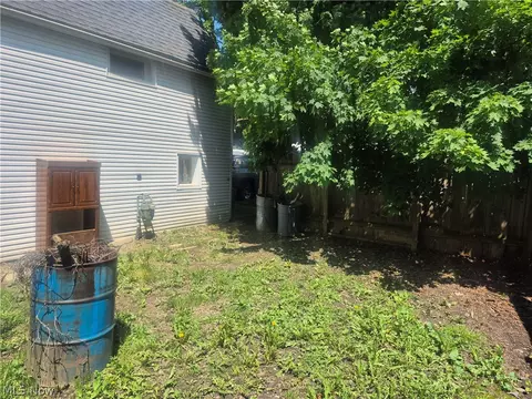 Exterior - 1306 Madison Ave, Lorain, OH 44053 photo 5 of 6