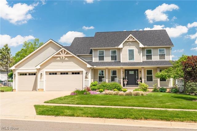 1387 Walnut Ridge Dr, Uniontown, OH 44685