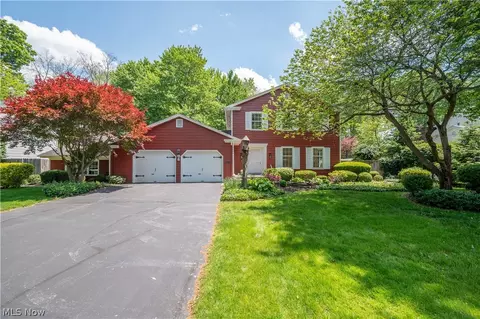 8045 Deerpath Dr, Youngstown, OH 44512