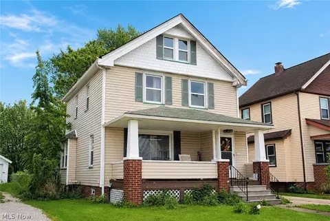 2027 Bunts Rd, Lakewood, OH 44107