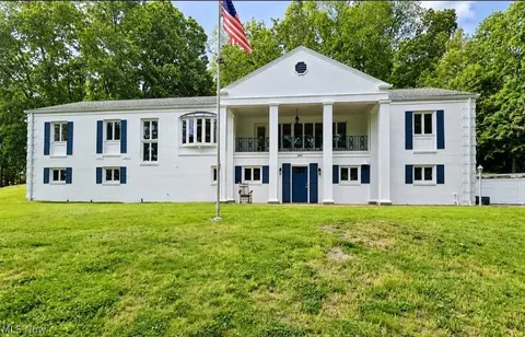 885 Sheridan Rd, Coshocton, OH 43812