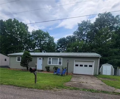 185 Belavista Dr, Marietta, OH 45750