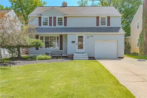 1233 Brainard Rd, Lyndhurst, OH 44124
