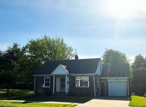 817 Broad St, Conneaut, OH 44030
