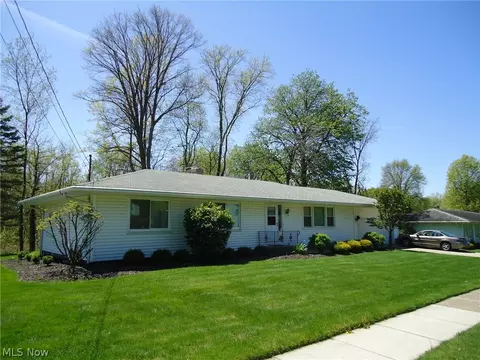 166 W Garwood Dr, Tallmadge, OH 44278