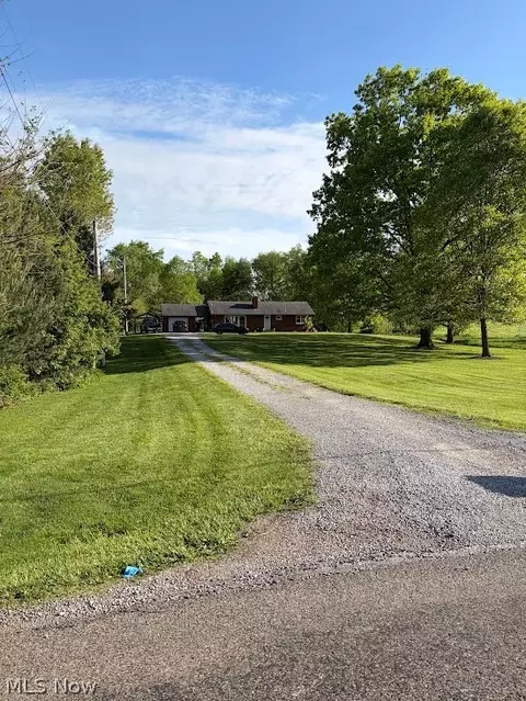 14276 Stanwood St SW, Navarre, OH 44662