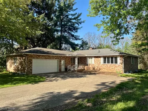 1591 Elberta Ave SW, North Canton, OH 44709