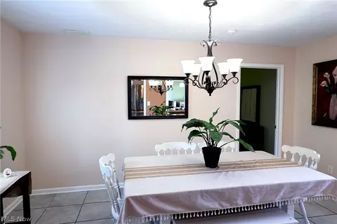 Dining - 556 Keys Dr, Elyria, OH 44035 photo 2 of 2