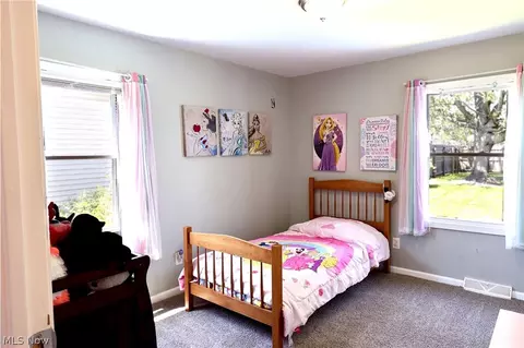 Bedroom - 556 Keys Dr, Elyria, OH 44035 photo 3 of 8