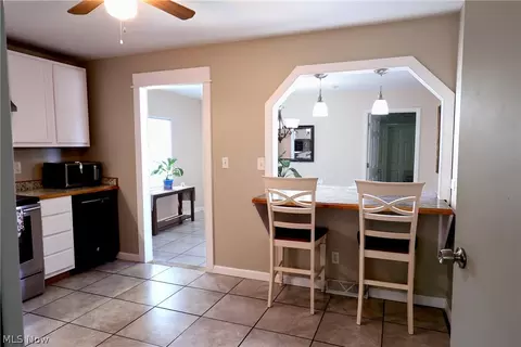 Kitchen - 556 Keys Dr, Elyria, OH 44035 photo 1 of 3