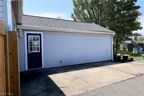 Exterior - 556 Keys Dr, Elyria, OH 44035 photo 2 of 5